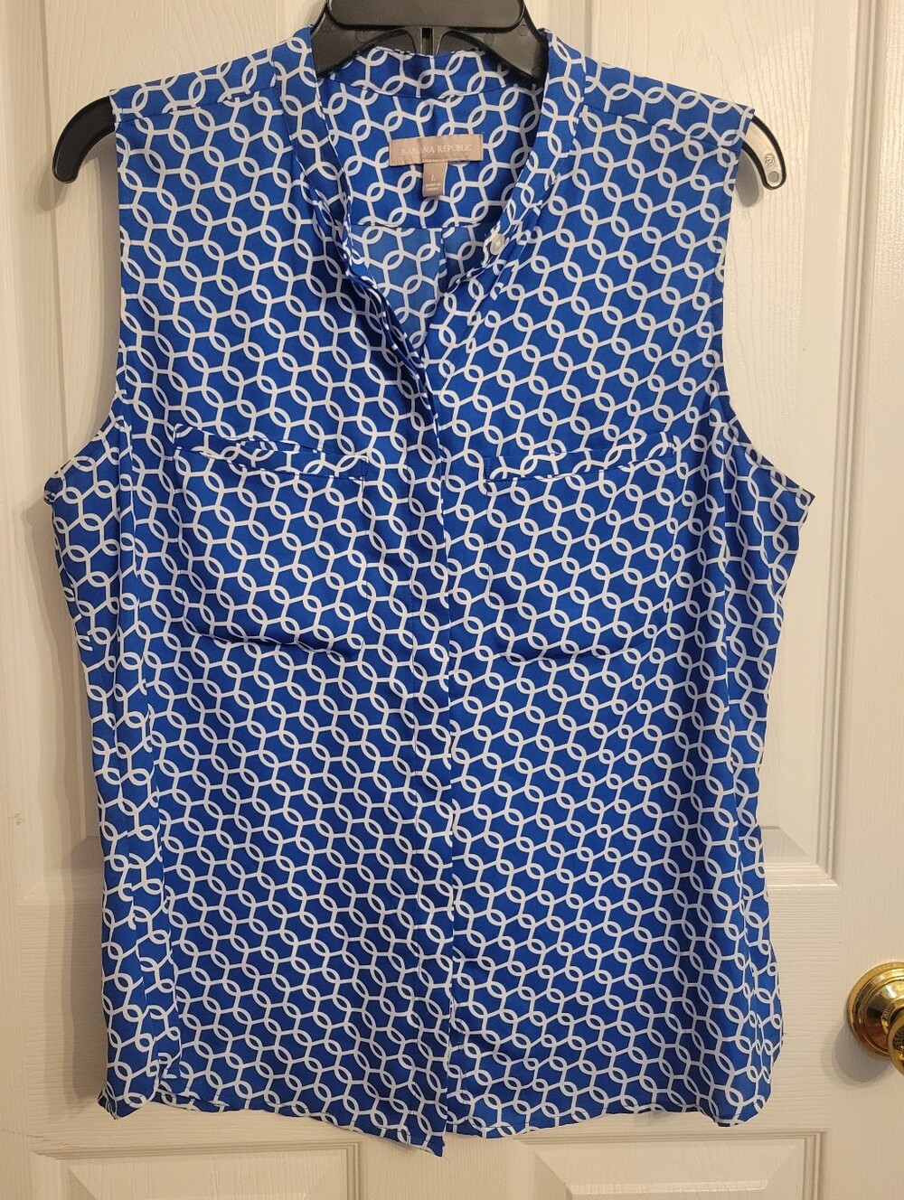 Banana Republic Blue and White Sleeveless Chain-Print Blouse